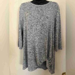 Chelsea & Theodore Heathered Gray Tunic Top